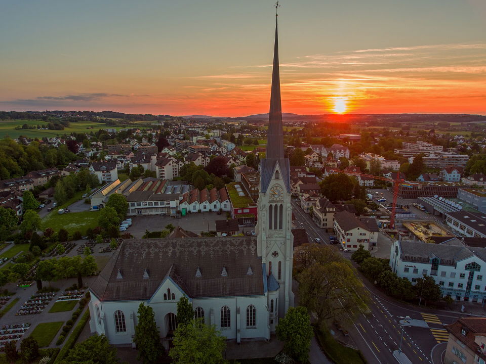 Familienerlebnisse in Amriswil – Schulgeschichten, Hörspiel im Park und Sommerbadespaß