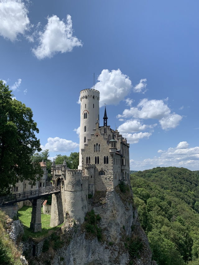 Schloss Lichtenstein auf seinem Felsen