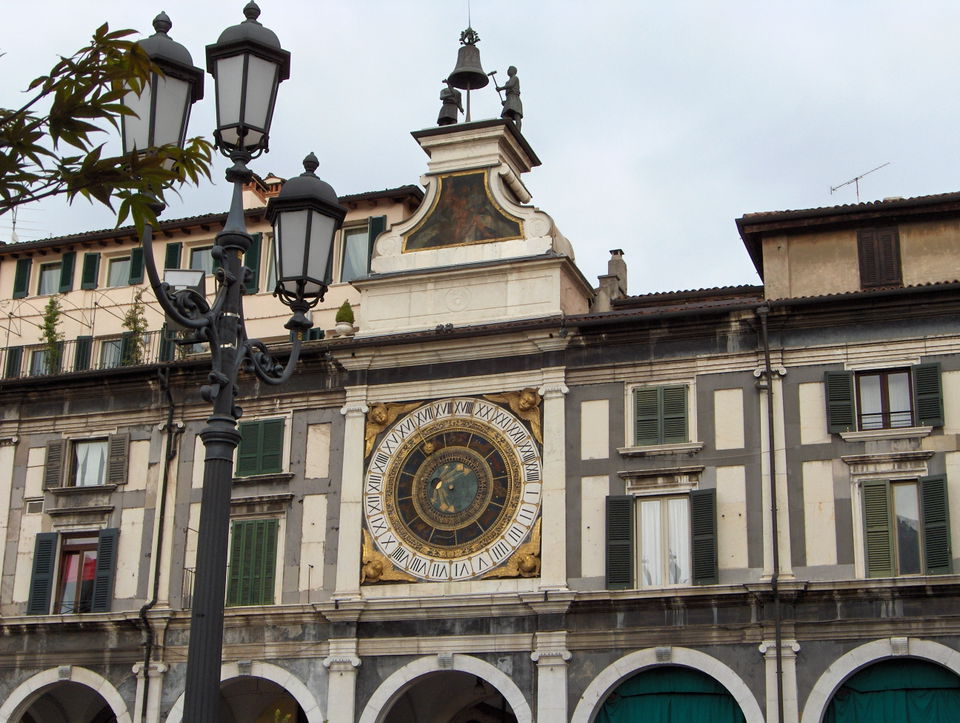 Piazza della Loggia Brescia – Renaissanceplatz mit astronomischer Uhr