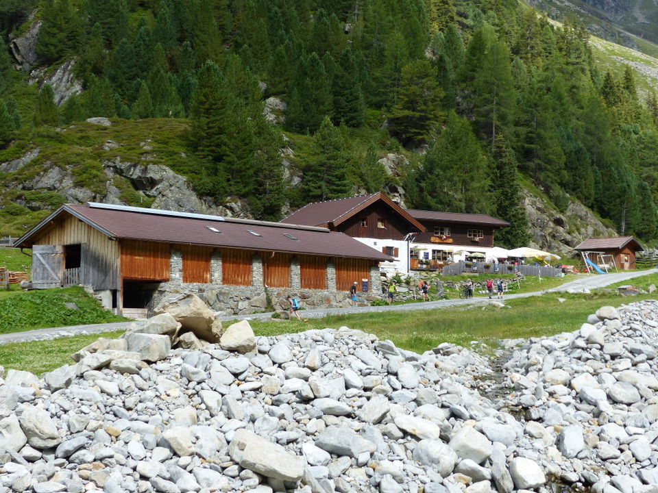 Sulztalalm – Tiroler Einkehr am Wanderweg ab Gries