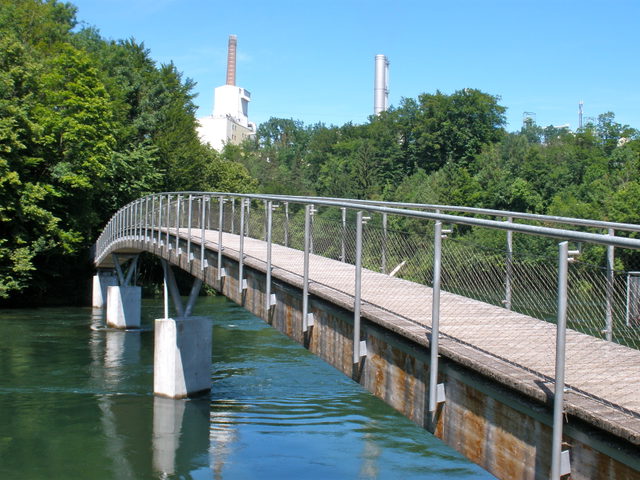 Friedensbrücke über die Traun beim ALFA-Kulturzentrum in Steyrermühl