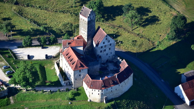Luftaufnahme der Burg Katzenstein in Dischingen, Aufnahme von 2016