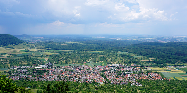 Blick von der Burg Teck auf Owen