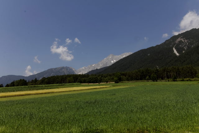 Landschaft auf dem Mieminger Plateau oberhalb von Wildermieming