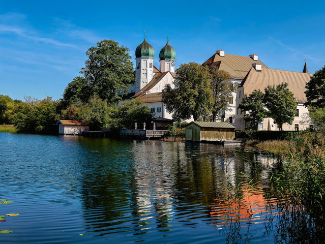 Kloster Seeon am See als Ausgangspunkt des Großen Mühlenwegs