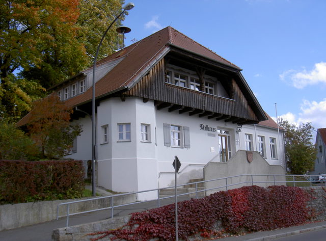 Rathaus und ehemalige Klöppelschule in Tiefenbach
