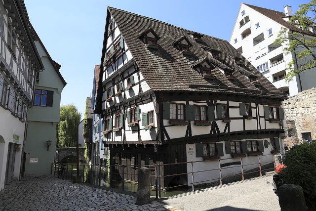 Das Schiefe Haus im Ulmer Fischerviertel