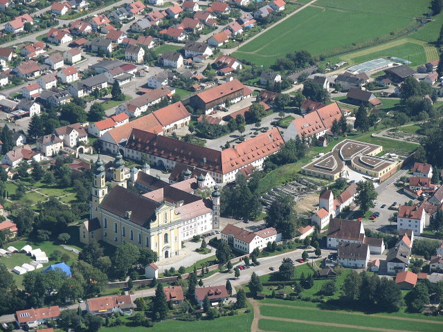 Klosteranlage in Rot an der Rot aus der Luft
