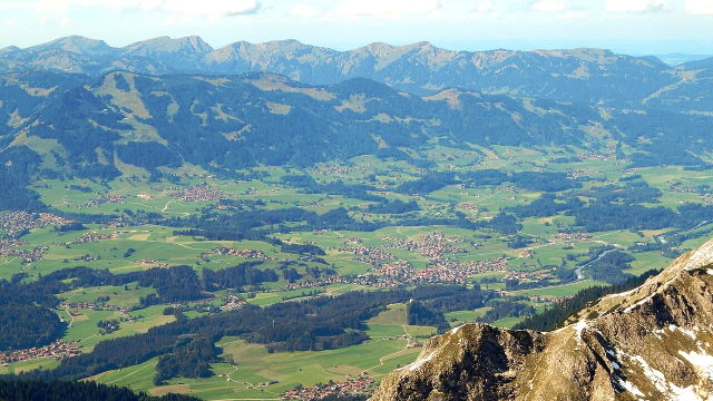 Blick vom Nebelhorn auf Fischen, Bolsterlang, Ofterschwang und die Hörnergruppe