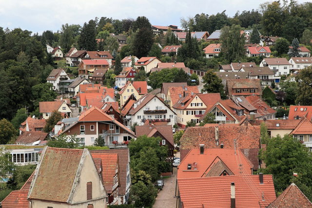 Blick vom Bergfried über die Dächer von Zavelstein