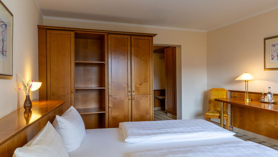 Doppelzimmer Hanglage – Einrichtungsbeispiel
