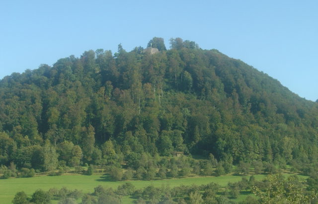 Blick aus Bad Ditzenbach zur Hiltenburg