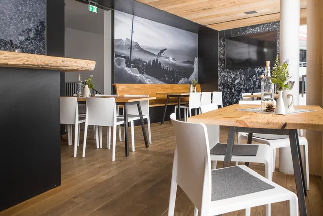 Gedeckter Restaurantbereich der Erdinger Sportalp