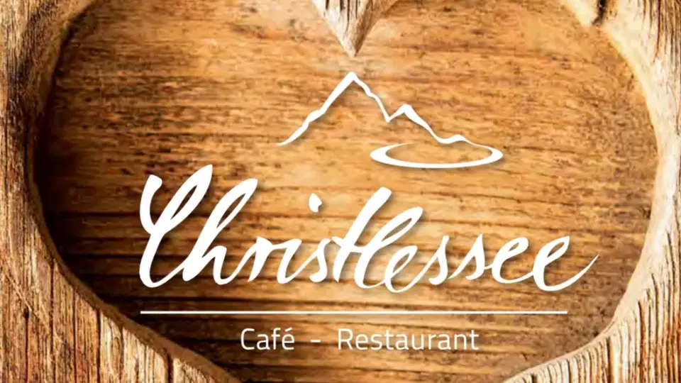 Christlessee-Logo auf einer Holzfläche mit Herzmotiv