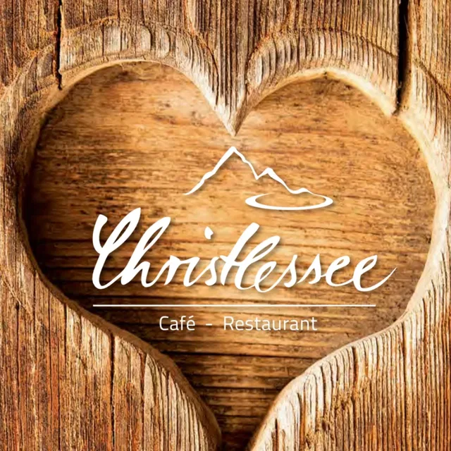 Christlessee-Logo auf einer Holzfläche mit Herzmotiv