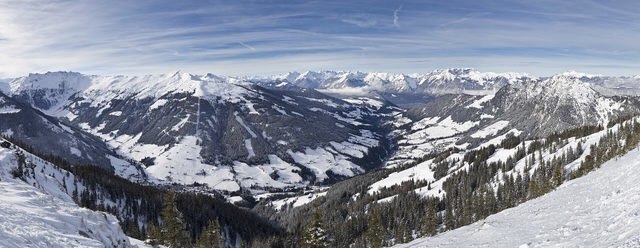 Winterliches Panorama über das Alpbachtal