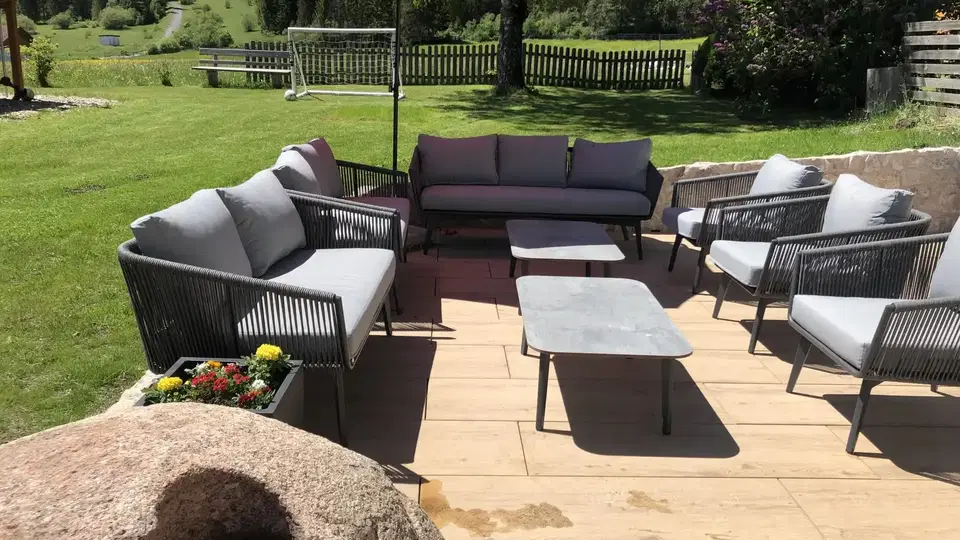 Sitzlounge auf der Terrasse des Posthansl