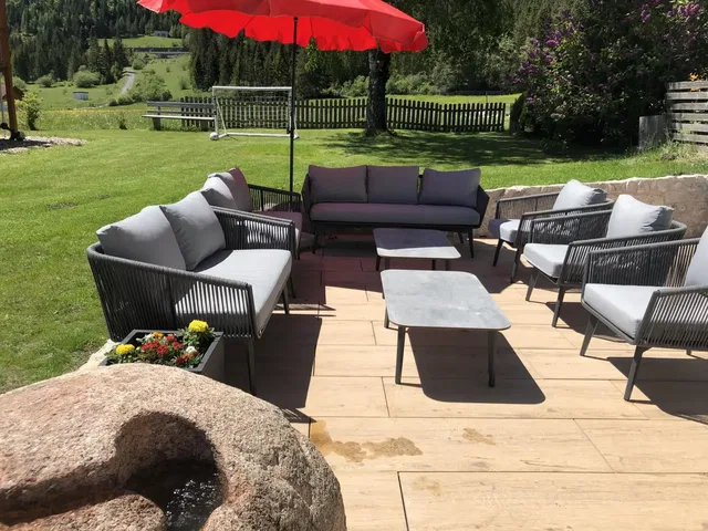 Sitzlounge auf der Terrasse des Posthansl