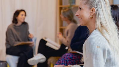 Gemeinsames Gespräch in einer Coachinggruppe