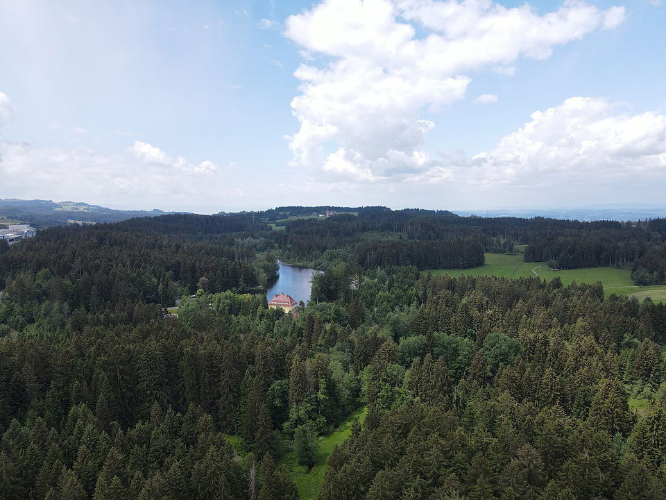 Familienerlebnisse in Lindenberg – Hutmuseum, Waldsee und Badespaß