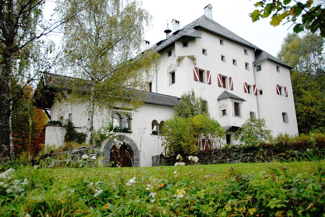 Schloss Bach als Wegstation bei St. Urban