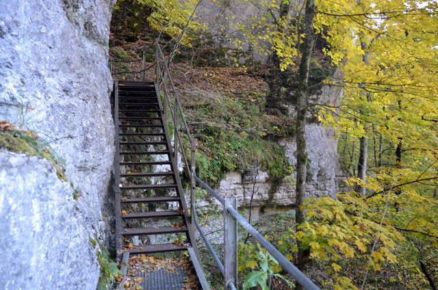 Eiserne Treppe der Hossinger Leiter zwischen Jurafelsen