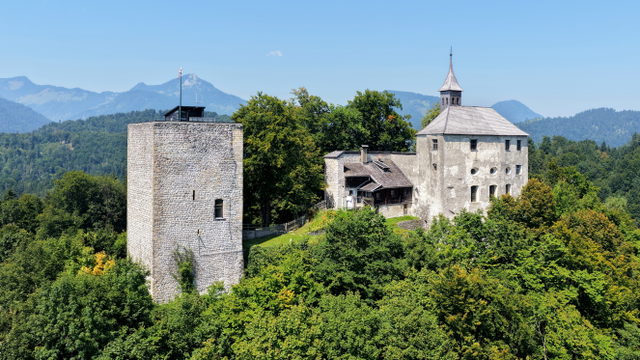 Thierbergkapelle und Burgruine über Kufstein