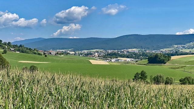 Aigen-Schlägl vor den Hügeln des Böhmerwalds