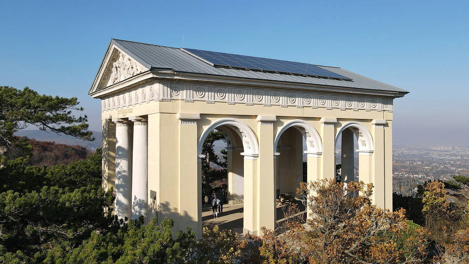 Klassizistischer Husarentempel bei Mödling