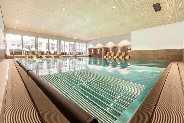 Hallenbad im Aparthotel Kleinwalsertal