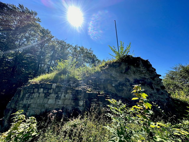 Mauerreste des Alten Schlosses bei Salmendingen