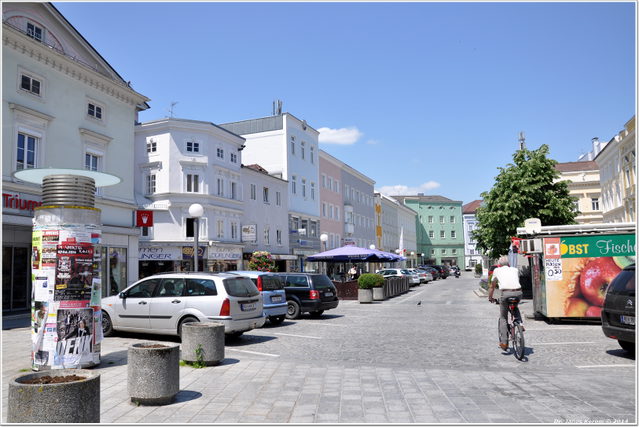Historische Häuserfassaden am Hauptplatz von Ried im Innkreis