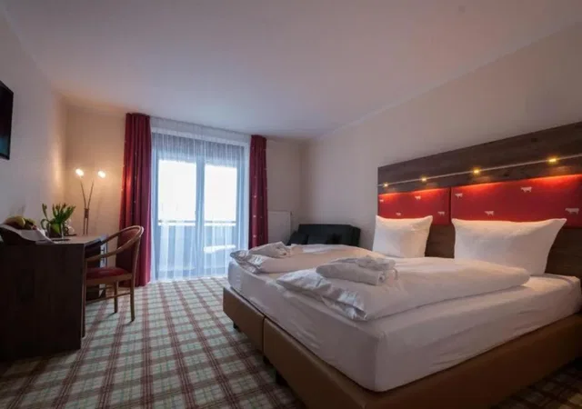 Doppelzimmer mit Balkon im Hotel Kühbergalp