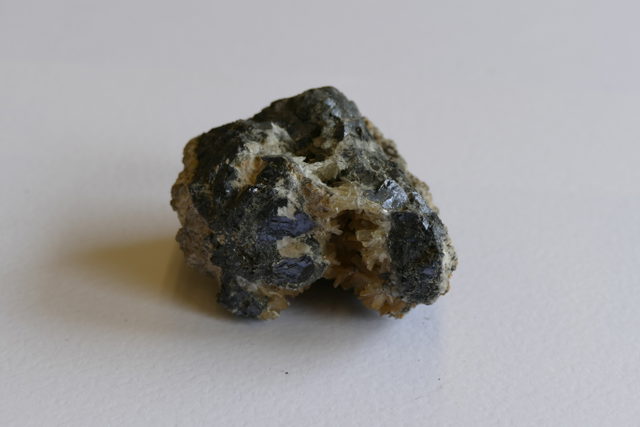 Symbolbild: Mineralstufe mit Hemimorphit und Bleiglanz Keine Originalaufnahme dieses Eintrags.