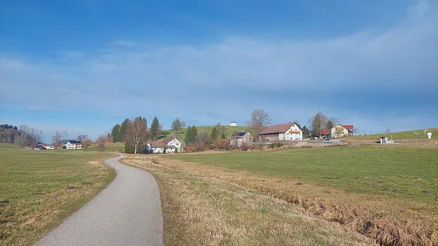 Hundhöfe, Winterberg und St. Gallus bei Leutkirch, von Süden gesehen.