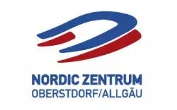 Logo des Nordic Zentrums Oberstdorf/Allgäu mit blauen und roten Schwüngen.