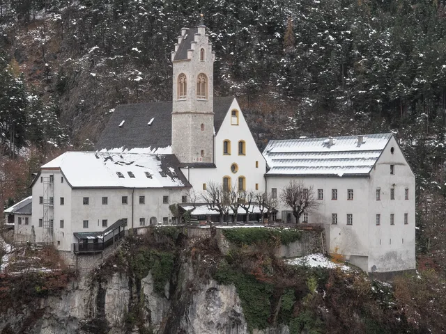 Felsenkloster St. Georgenberg mit Hoher Brücke bei Stans