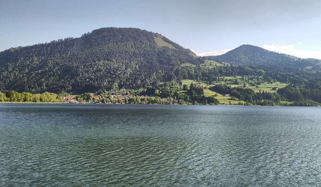Großer Alpsee mit Immenstädter Horn und Gschwender Horn.