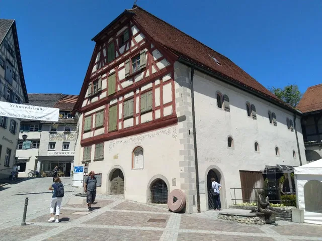 Historisches Fachwerkhaus in einer belebten Stadtmitte (Ausflugsziel Eselmühle)
