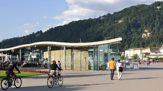 Bregenz ohne Auto: Vom Bahnhof an den See und zum Kornmarkt