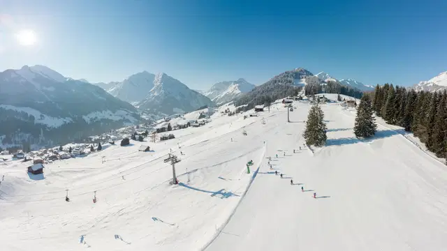 Skigebiete im Kleinwalsertal: 4 Gebiete, rund 76 Pistenkilometer