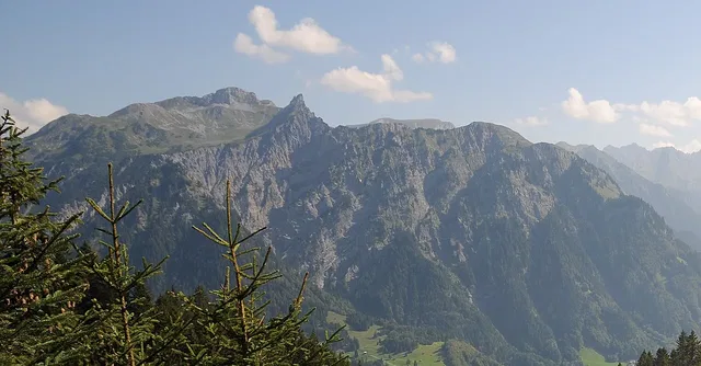 Saladinaspitze und Fensterlewand im Lechquellengebirge.