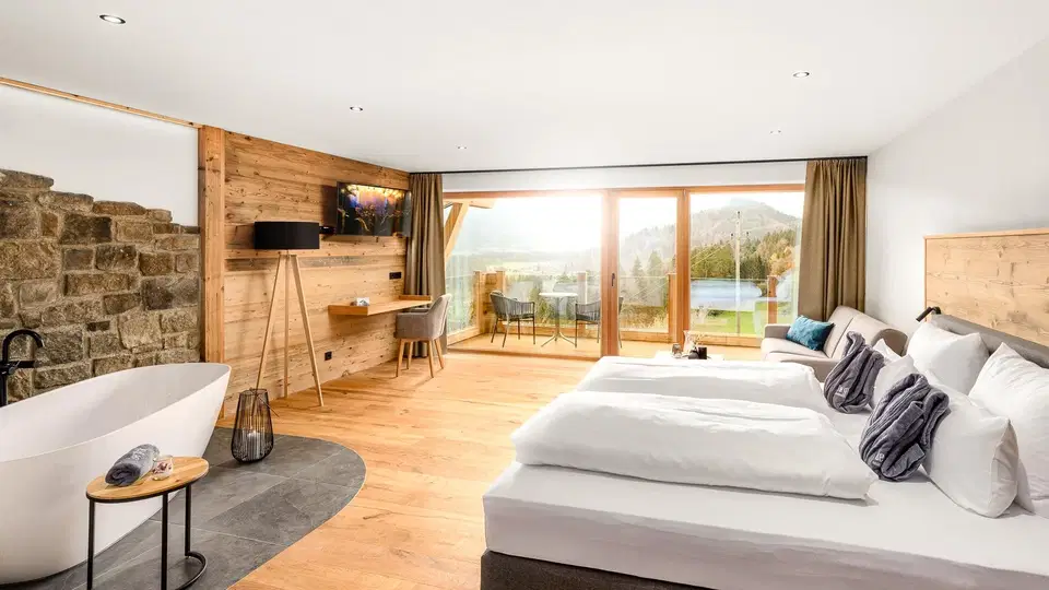 Bergflair Deluxe mit freistehender Badewanne und Balkon