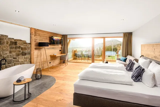 Bergflair Deluxe mit freistehender Badewanne und Balkon