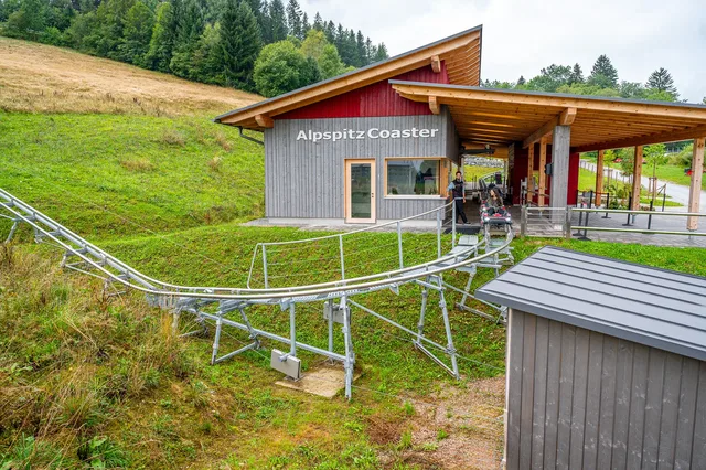 Station des AlpspitzCOASTER mit Gästen