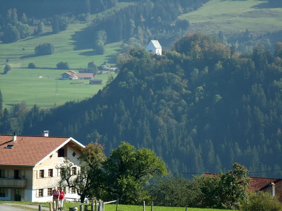 Festgottesdienst zu Allerheiligen mit Gräbersegnung