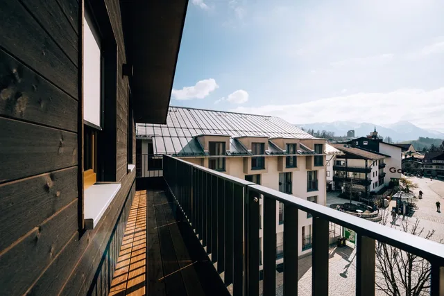 Balkon mit Blick über die Sonthofener Fußgängerzone.