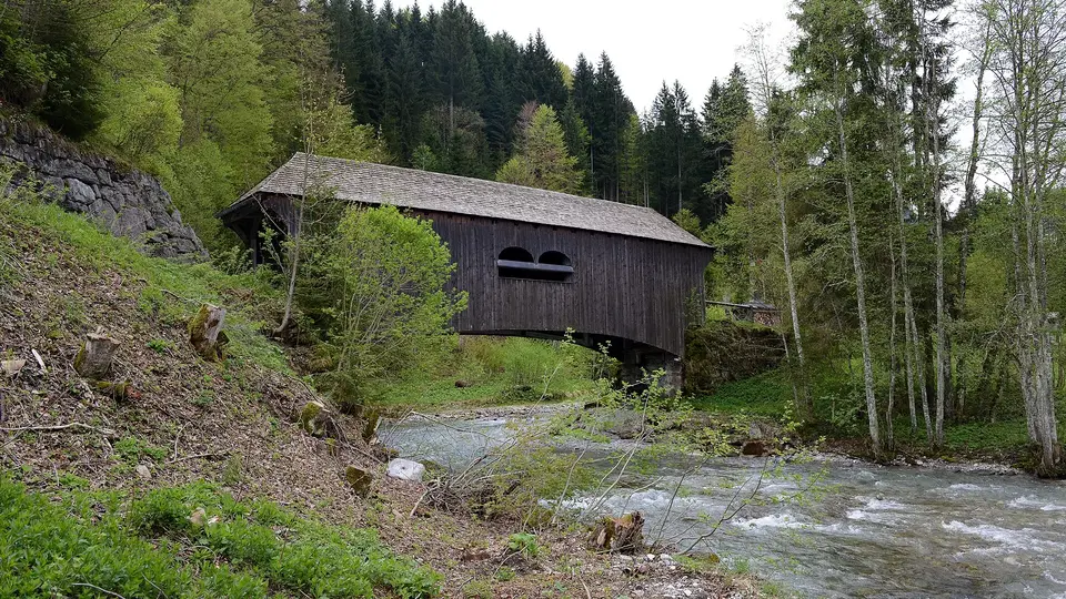 Leidtobelbrücke in Hirschegg am Zugang zum Burmiweg.
