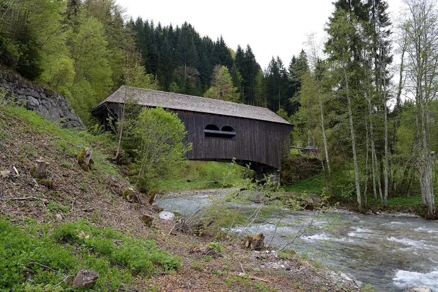 Leidtobelbrücke in Hirschegg am Zugang zum Burmiweg.