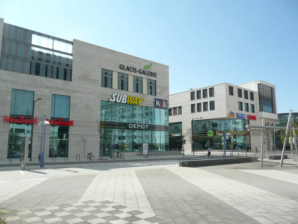 Glacis Galerie Neu-Ulm – Shoppingcenter mit Shops, Gastronomie und Parkhaus